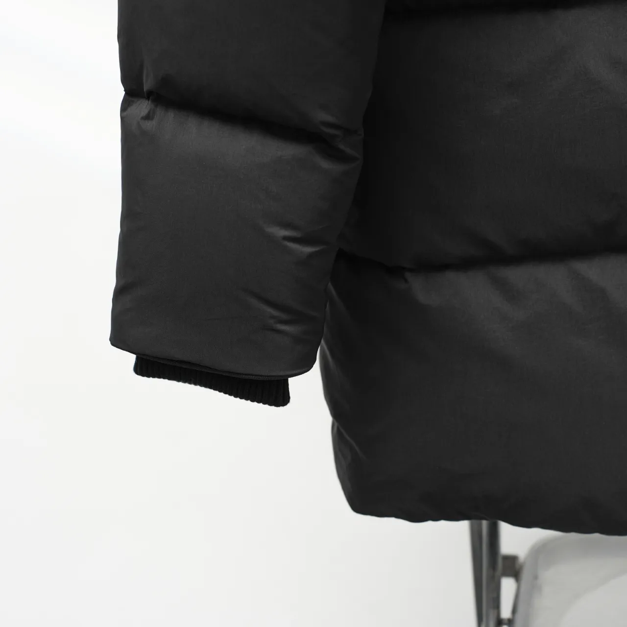P940 CANADA GOOSE丨Canada Goose 2801 armband mid-length hooded down jacket Color: Black Size: XS-XXL